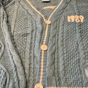 TAYLOR SWIFT 1989 SWEATER